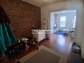 18 Mead St, Unit 2A in Boston, MA - Building Photo - Building Photo