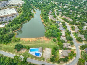 1104 Fox Lake Ln in Edmond, OK - Building Photo - Building Photo