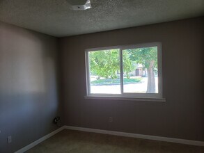 1477 Hampton Way in Clovis, CA - Building Photo - Building Photo