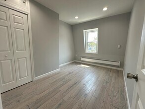 376 Forrest St, Unit 3 in Jersey City, NJ - Building Photo - Building Photo