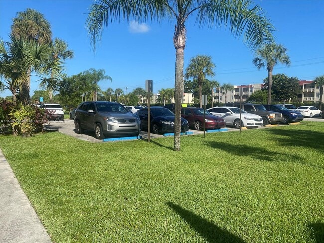 3700 NW 21st St in Lauderdale Lakes, FL - Building Photo - Building Photo