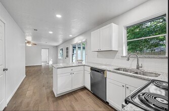 16314 Forest Bend Ave in Friendswood, TX - Building Photo - Building Photo