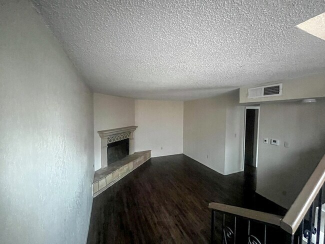 1605 Common Dr, Unit C in El Paso, TX - Foto de edificio - Building Photo