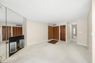 713 Crescent Ct in Bartlett, IL - Building Photo - Building Photo