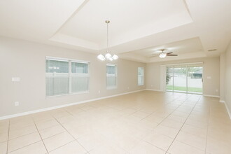 17406 New Cross Cir in Lithia, FL - Building Photo - Building Photo