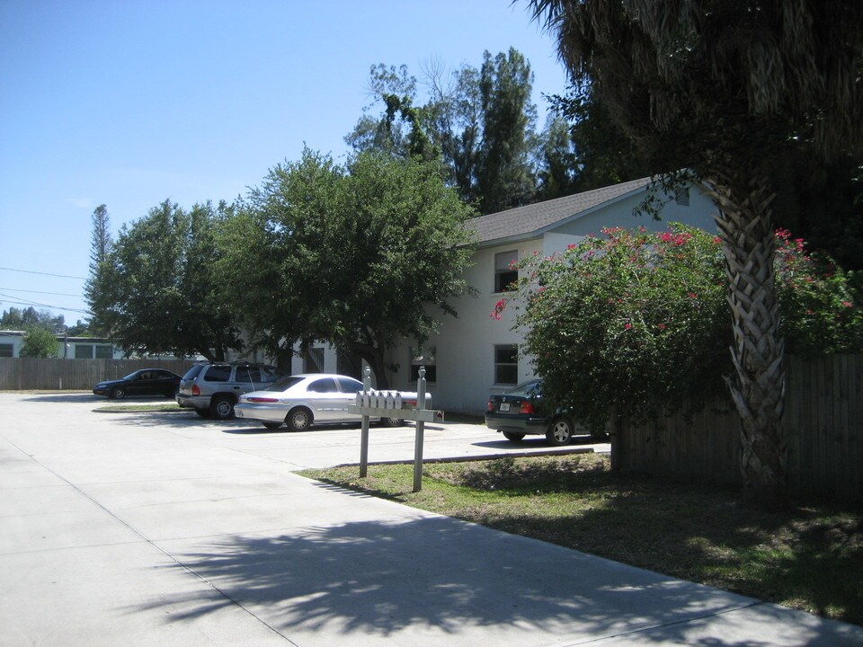 Twelve Oaks in Bradenton, FL - Building Photo