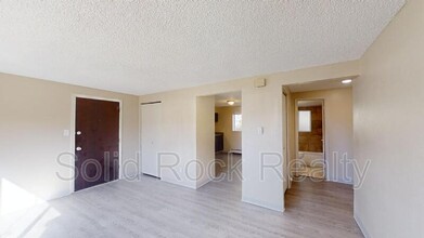 4740 Scenic Cir in Colorado Springs, CO - Foto de edificio - Building Photo