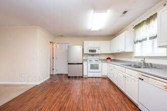 11 Kingfisher Way in Durham, NC - Building Photo - Building Photo
