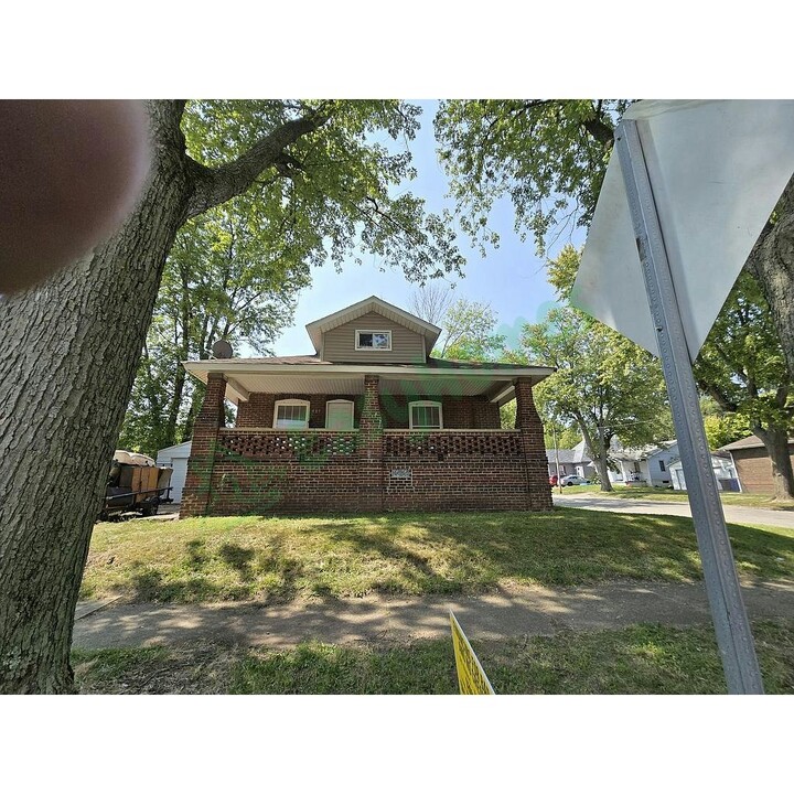 401 S 19th St in Decatur, IL - Building Photo