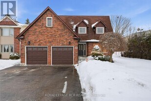 74 Old Yonge St in Aurora, ON - Building Photo