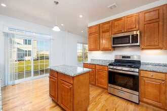 Princeton West Townhomes in Elgin, IL - Building Photo - Interior Photo