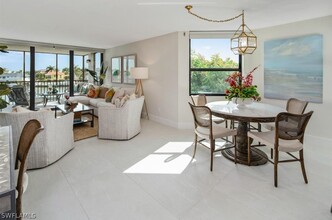 10562 Gulf Shore Dr in Naples, FL - Foto de edificio - Building Photo
