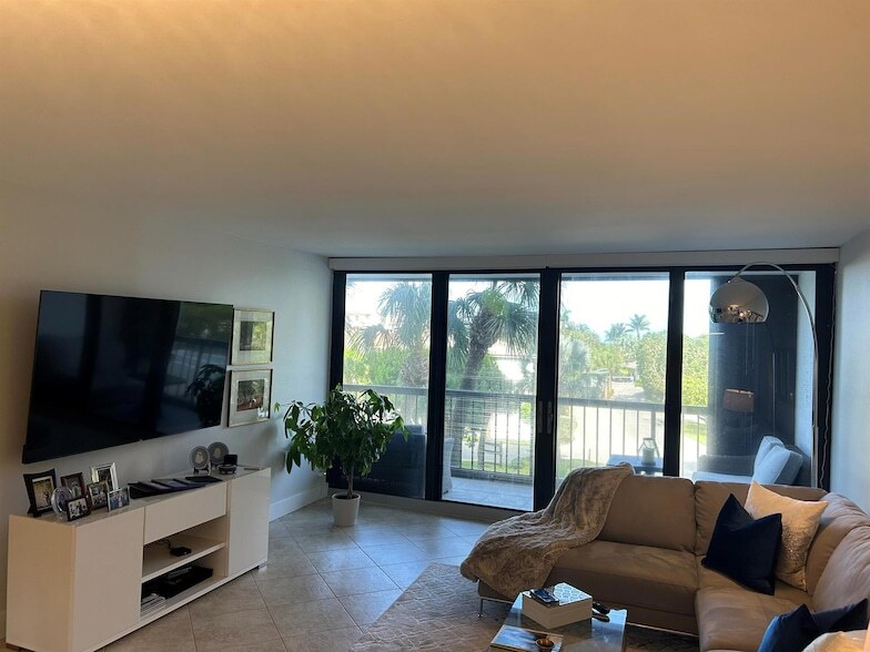 4748 S Ocean Blvd, Unit 301 in Highland Beach, FL - Building Photo