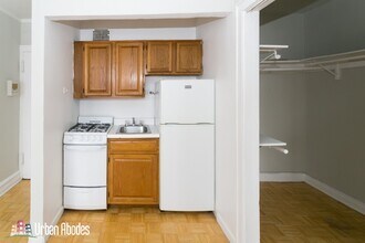 717 W Belmont Ave, Unit A09C in Chicago, IL - Building Photo - Building Photo
