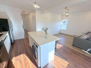 104 Thorndike St, Unit 3 in Cambridge, MA - Building Photo - Building Photo