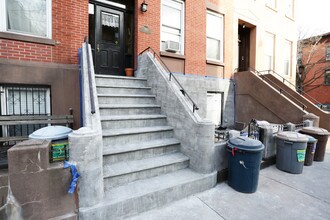 556 Henry St in Brooklyn, NY - Foto de edificio - Building Photo