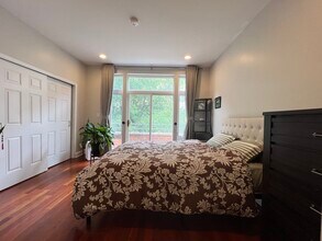 2424 N Southport Ave, Unit B in Chicago, IL - Building Photo - Building Photo
