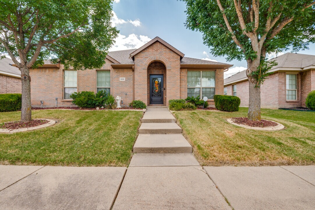 805 Canyon Pl in Desoto, TX - Foto de edificio