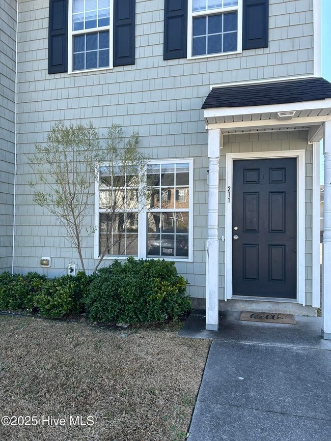 property at 211 Bridgewood Dr