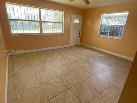 43 NW 183rd Terrace in Miami Gardens, FL - Building Photo