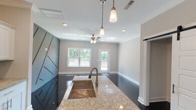 157 W Rossview Rd in Clarksville, TN - Building Photo - Building Photo