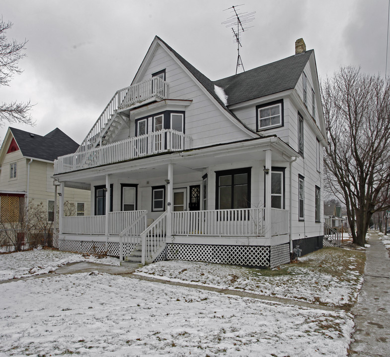 1927 60th St in Kenosha, WI - Foto de edificio