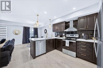 41 Pumpkin Cor Cres in Barrie, ON - Building Photo - Building Photo