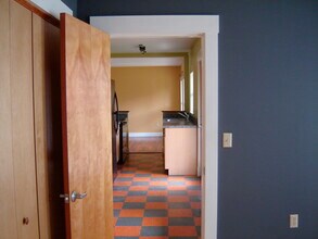65 5th St, Unit 1B in Turners Falls, MA - Building Photo - Building Photo