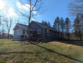 615 E Miller Rd in Ithaca, NY - Building Photo