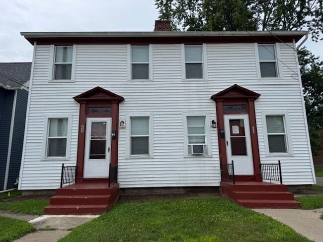 223-225 W Trail St in Jackson, MI - Building Photo - Building Photo