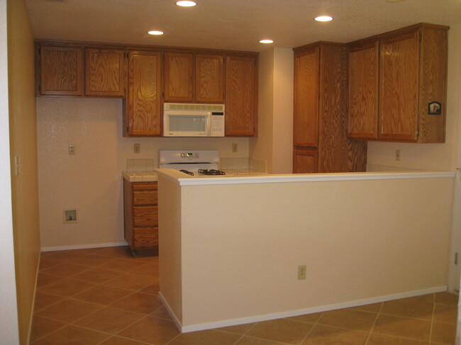 6301 Elkhorn Manor Dr in Rio Linda, CA - Building Photo - Building Photo