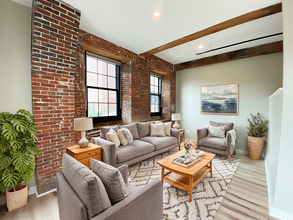 28 Pearl Street in Biddeford, ME - Foto de edificio - Interior Photo