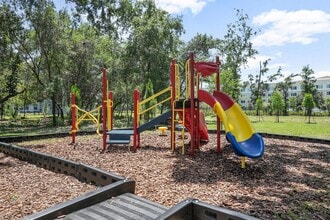 Brisas de Osceola Apartments in Kissimmee, FL - Foto de edificio - Building Photo