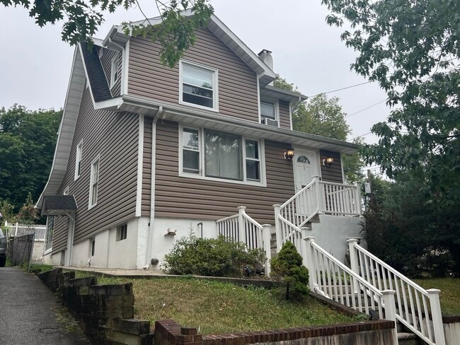 property at 1 8th St