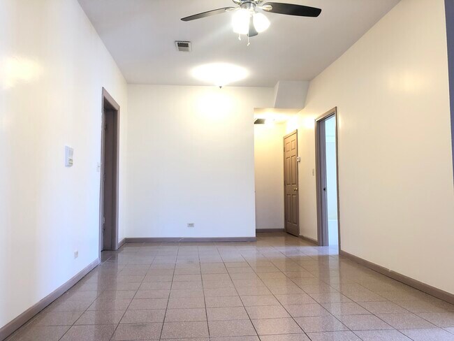 952 W Windsor Ave, Unit 3W in Chicago, IL - Foto de edificio - Building Photo