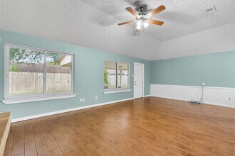 9731 Shell Rock Rd in La Porte, TX - Building Photo - Building Photo