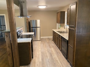 802 E 4th St in Mount Pleasant, TX - Building Photo - Building Photo