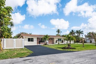 2611 NE 16th St in Pompano Beach, FL - Building Photo