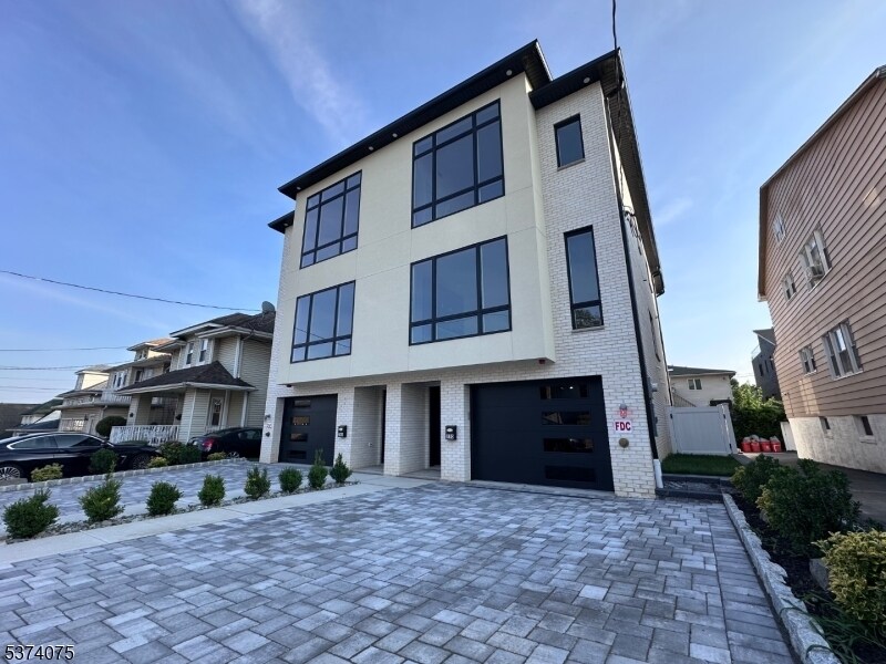 250 Morningside Ave in Cliffside Park, NJ - Building Photo