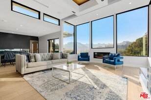 2515 Thames St in Los Angeles, CA - Building Photo