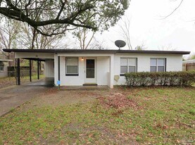 31 Randolph Dr in Pensacola, FL - Building Photo