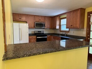 7 Lee St in Walpole, MA - Building Photo - Building Photo