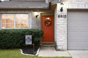 6010 Wood Bayou in San Antonio, TX - Building Photo