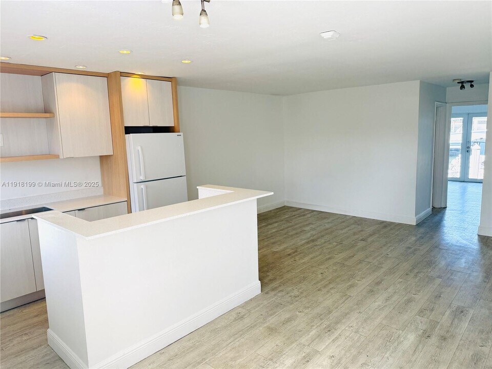 2185 NE 123rd St in North Miami, FL - Building Photo