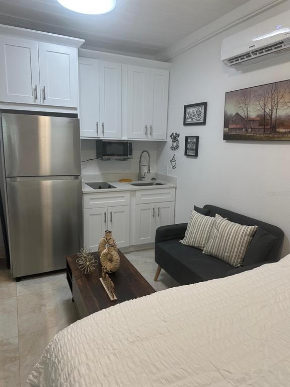 property at 1635 Evergreen St