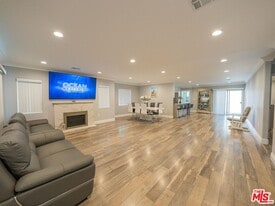 7001 Mammoth Ave in Los Angeles, CA - Building Photo
