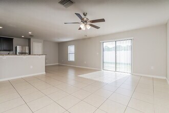 8548 Silverbell Loop, Unit 307 in Brooksville, FL - Foto de edificio - Building Photo