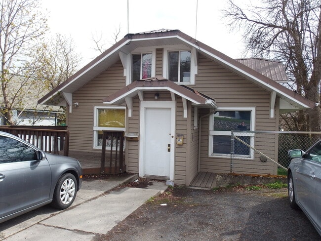 917/917.5-9175 W A St