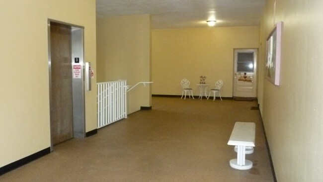 2402 Ecuadorian Way in Clearwater, FL - Building Photo - Building Photo