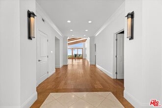 2255 Westridge Rd in Los Angeles, CA - Foto de edificio - Building Photo